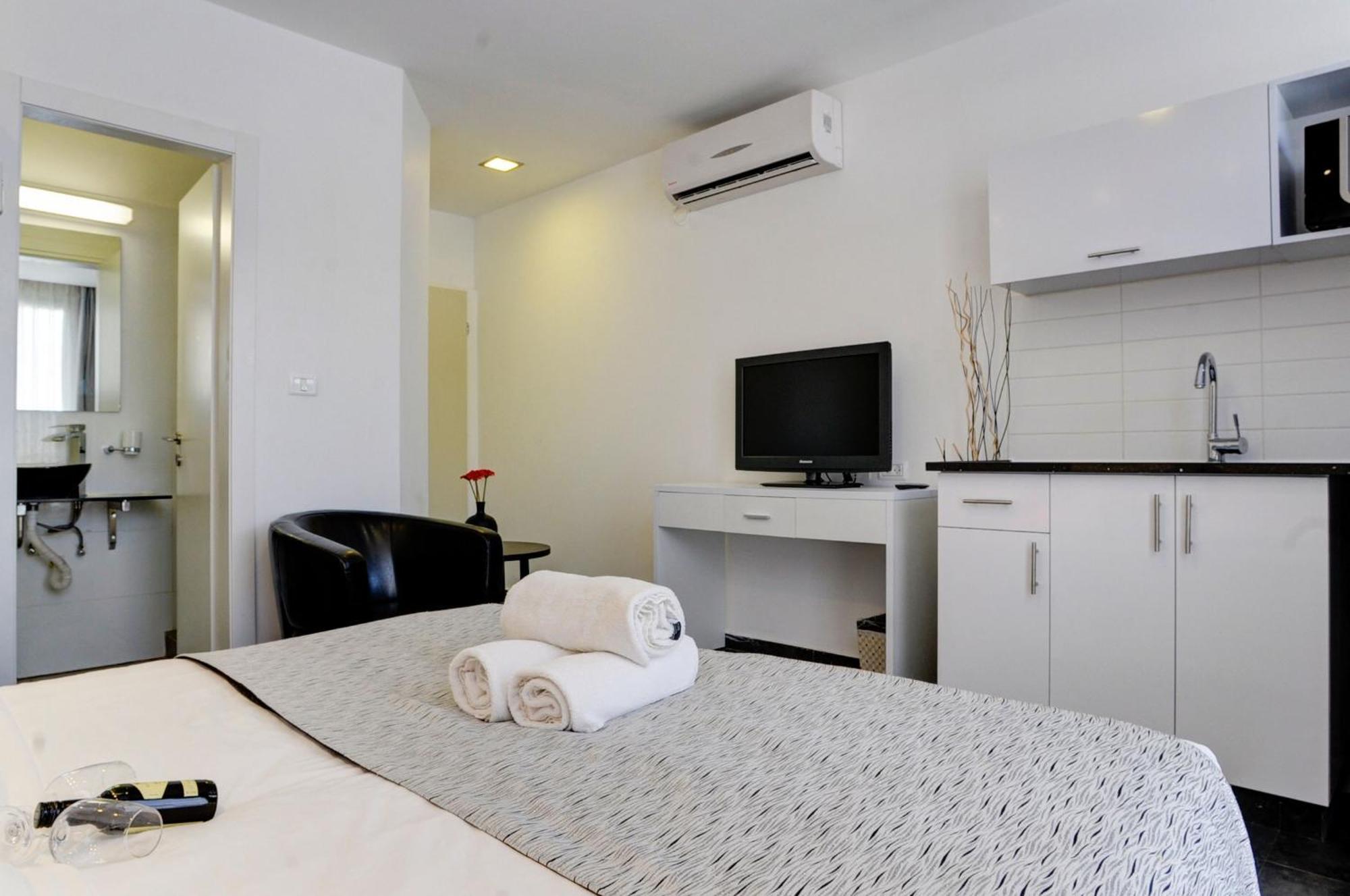 Geula Suites By Raphael Hotels Тел Авив Стая снимка