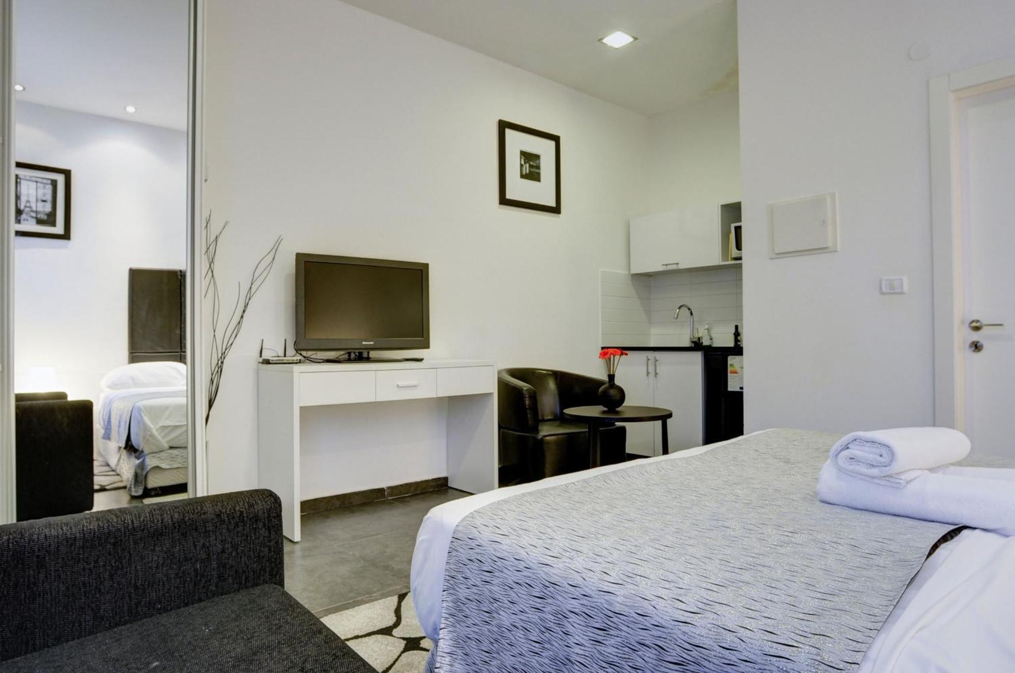 Geula Suites By Raphael Hotels Тел Авив Стая снимка