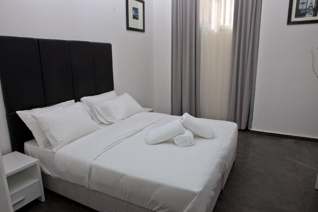 Geula Suites By Raphael Hotels Тел Авив Стая снимка